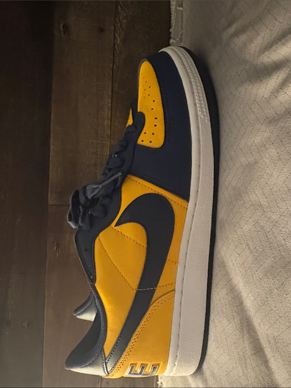Nike Low-Top Sneakers in Yellow and Navy